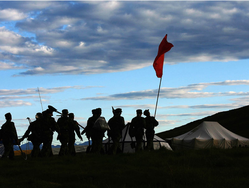 记者追寻道孚救火真相 15烈士诠释军人价值_C